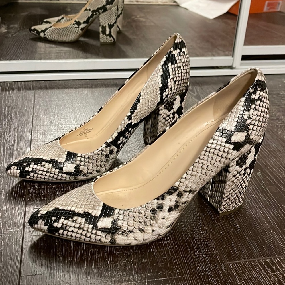 Snakeskin heel
